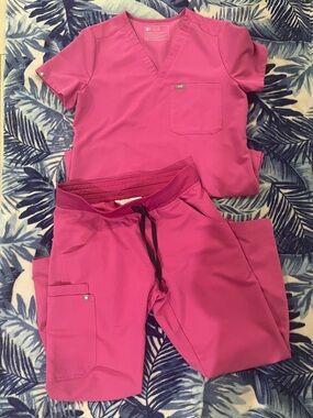 FIGS Pink Women's Scrub Top & Pants Set